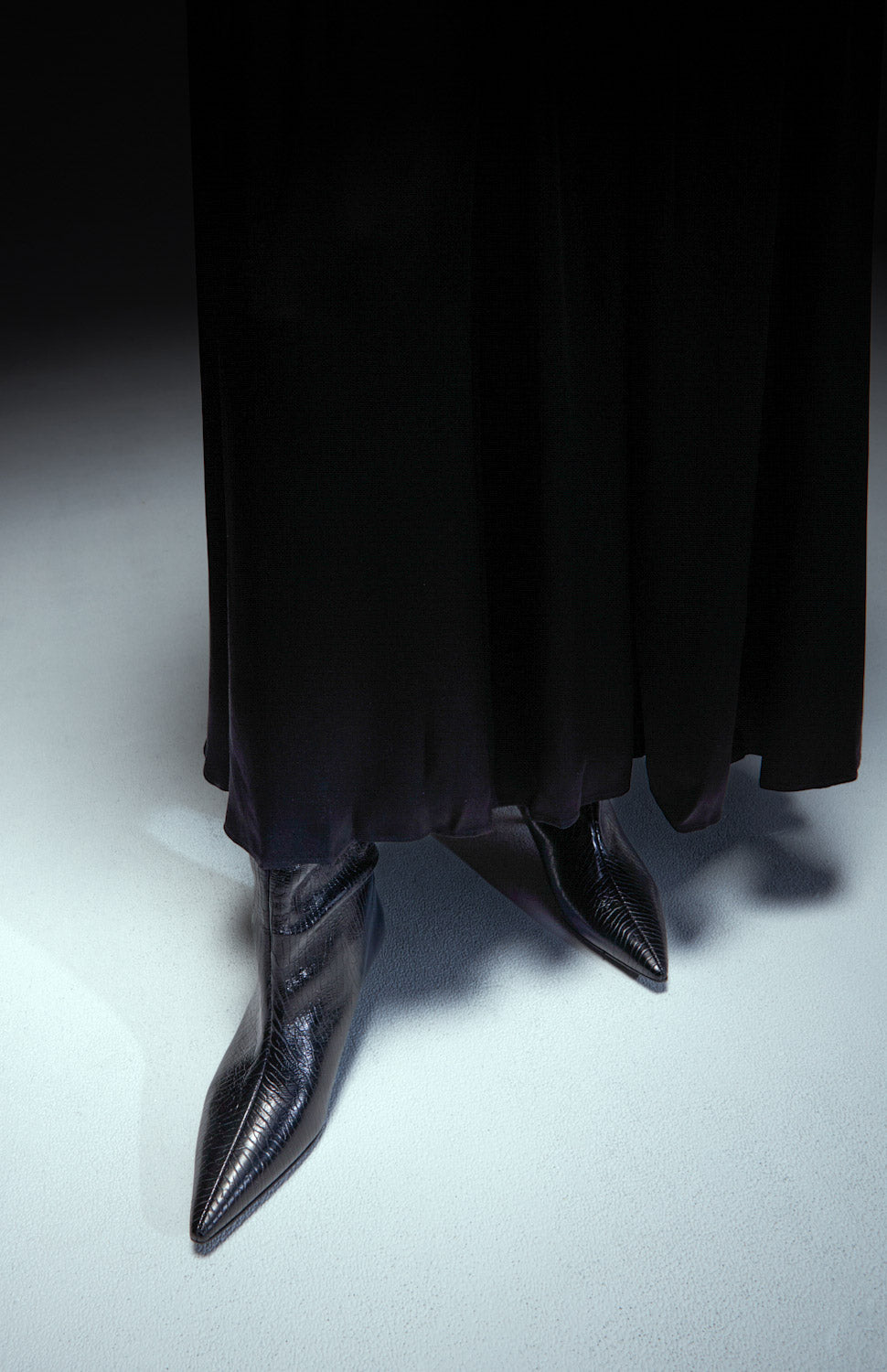 LISA SHARK BLACK