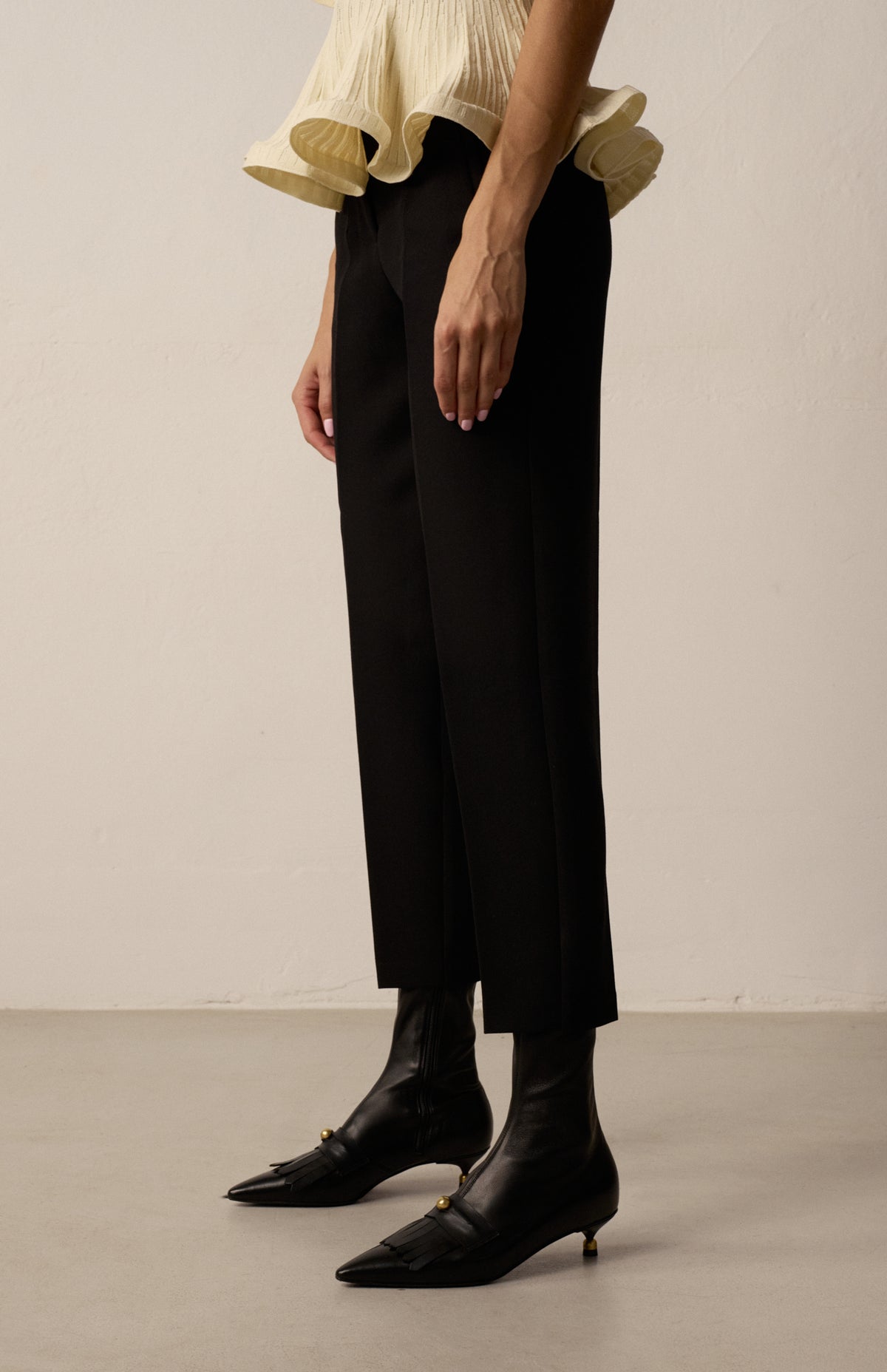 VESPER DEEP BLACK