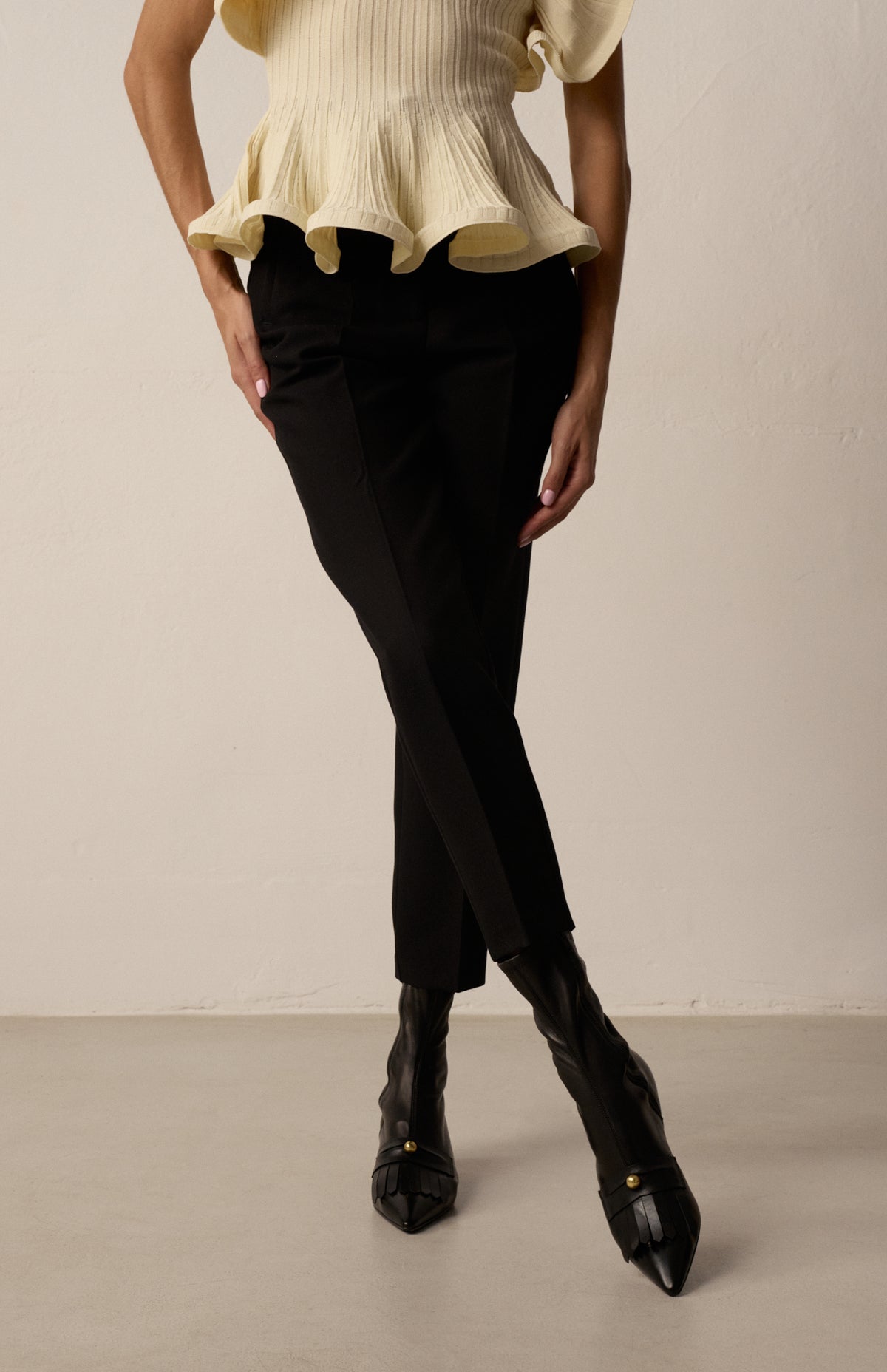 VESPER DEEP BLACK