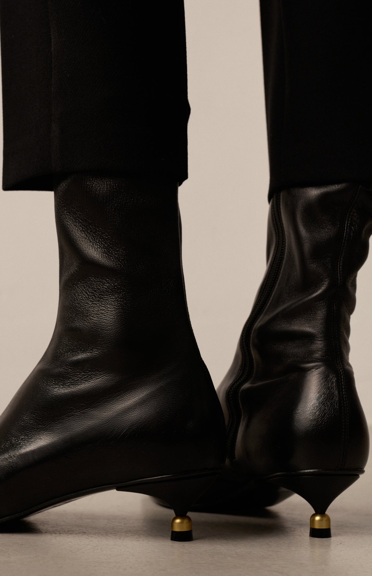 VESPER DEEP BLACK