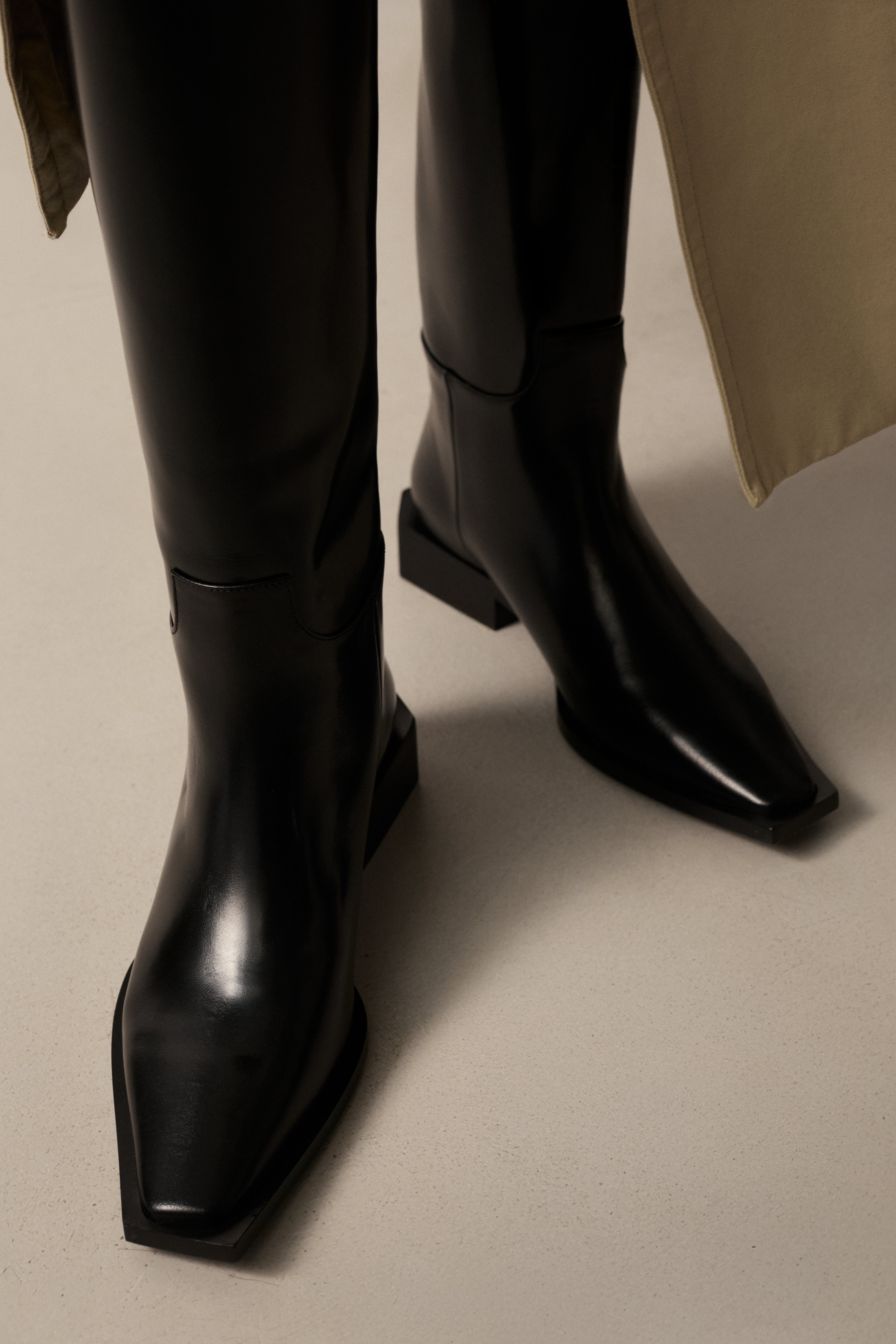 GISELLE CRISTAL BLACK